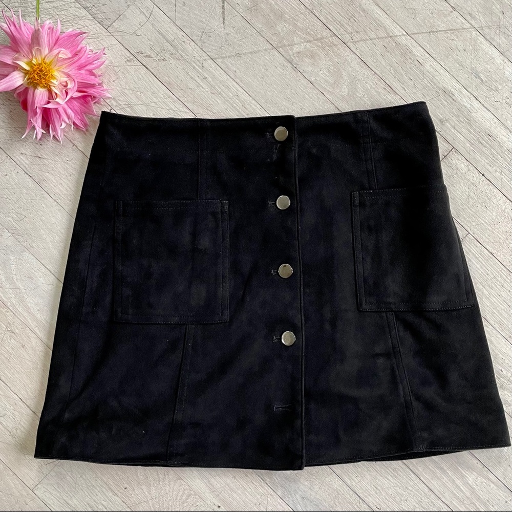 FOREVER 21 black suede mini skirt w/ buttons